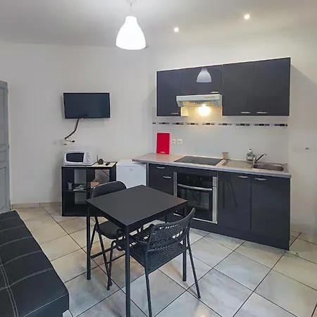 1 Bedroom Lovely In Apartment *