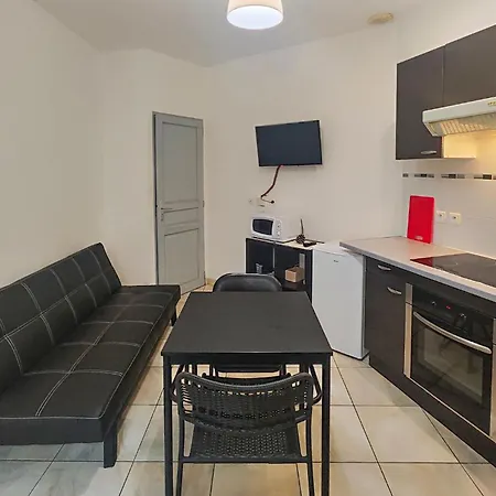 1 Bedroom Lovely In Apartment *